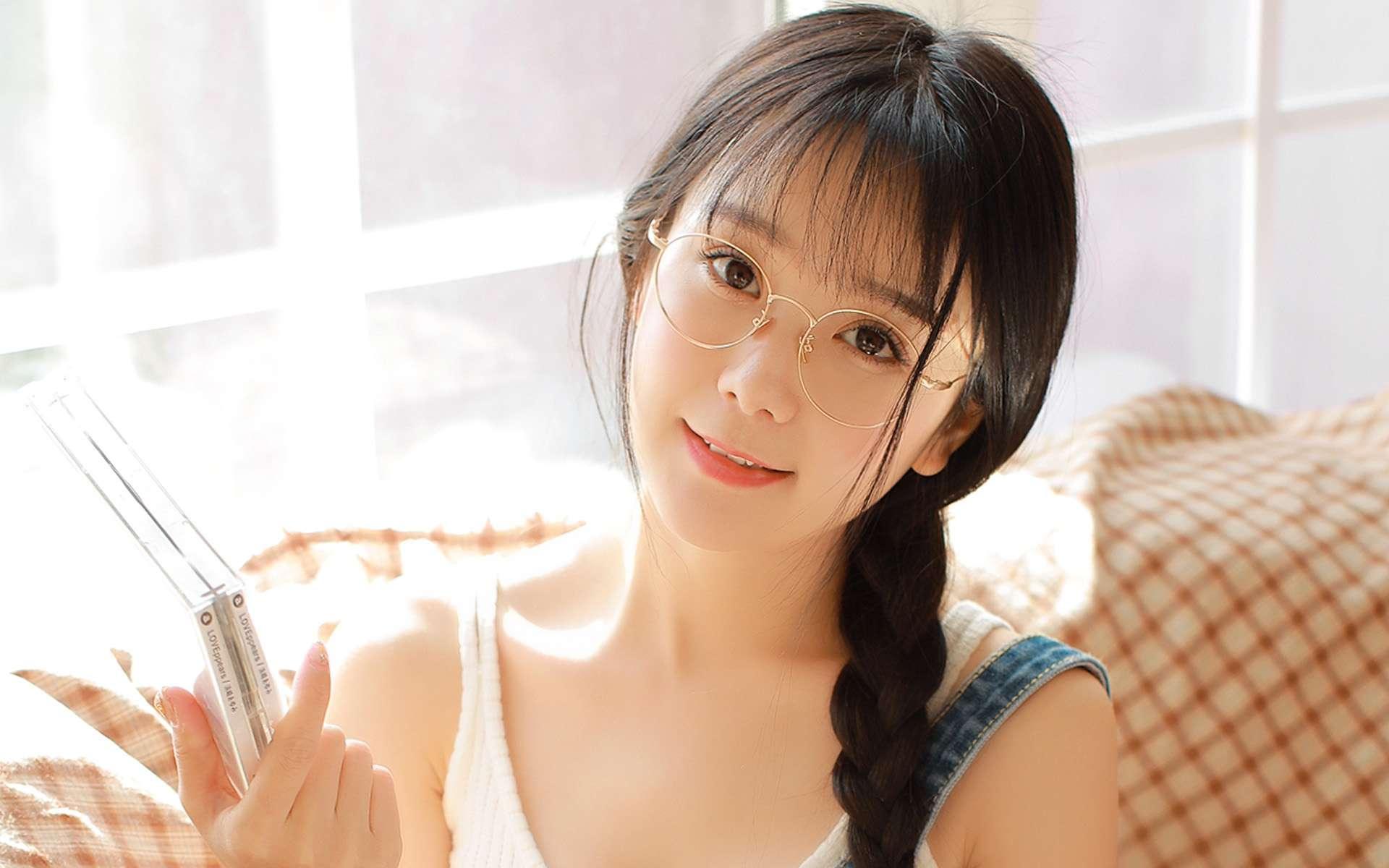 小燈泡喜歡妹妹
