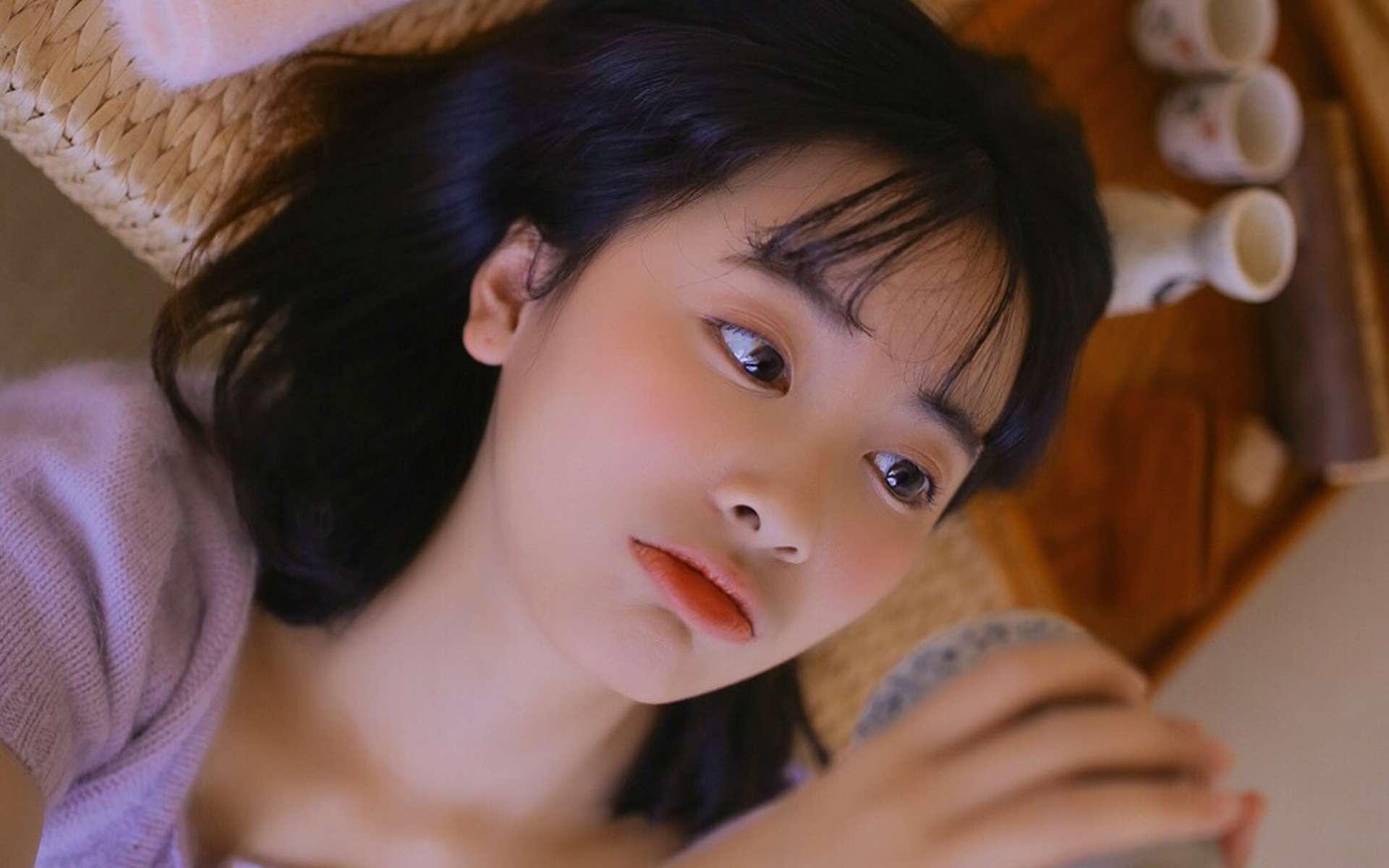 暗中注視