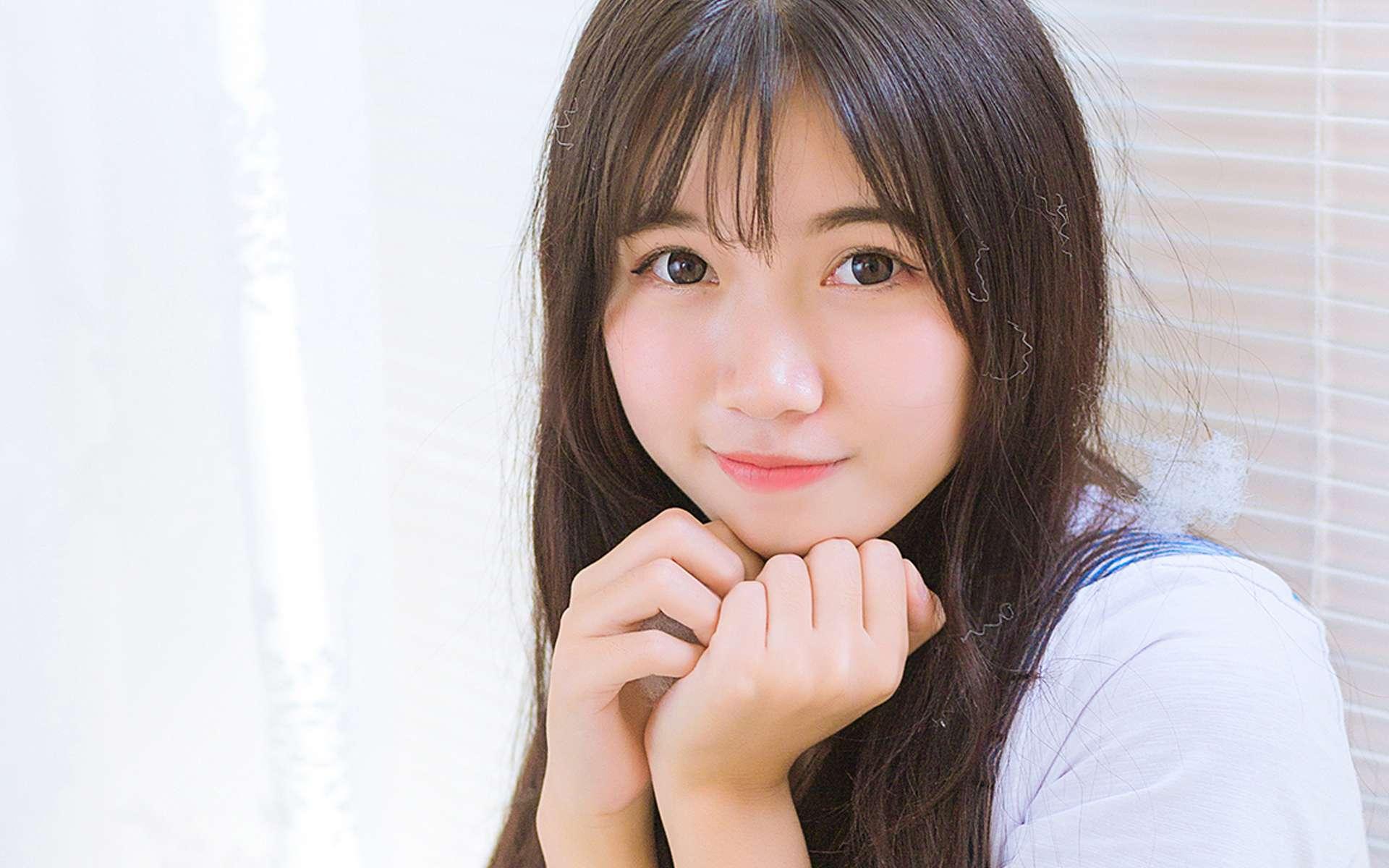 免费女人光着全身视频无内衣