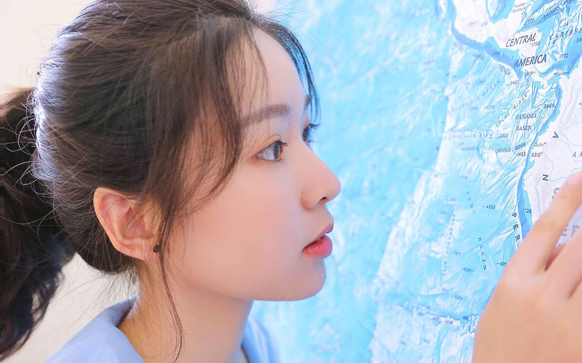 厨房绝色高贵美妇雪臀