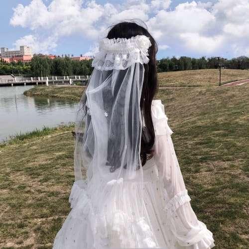 商务旅行的女老板戴的帽子