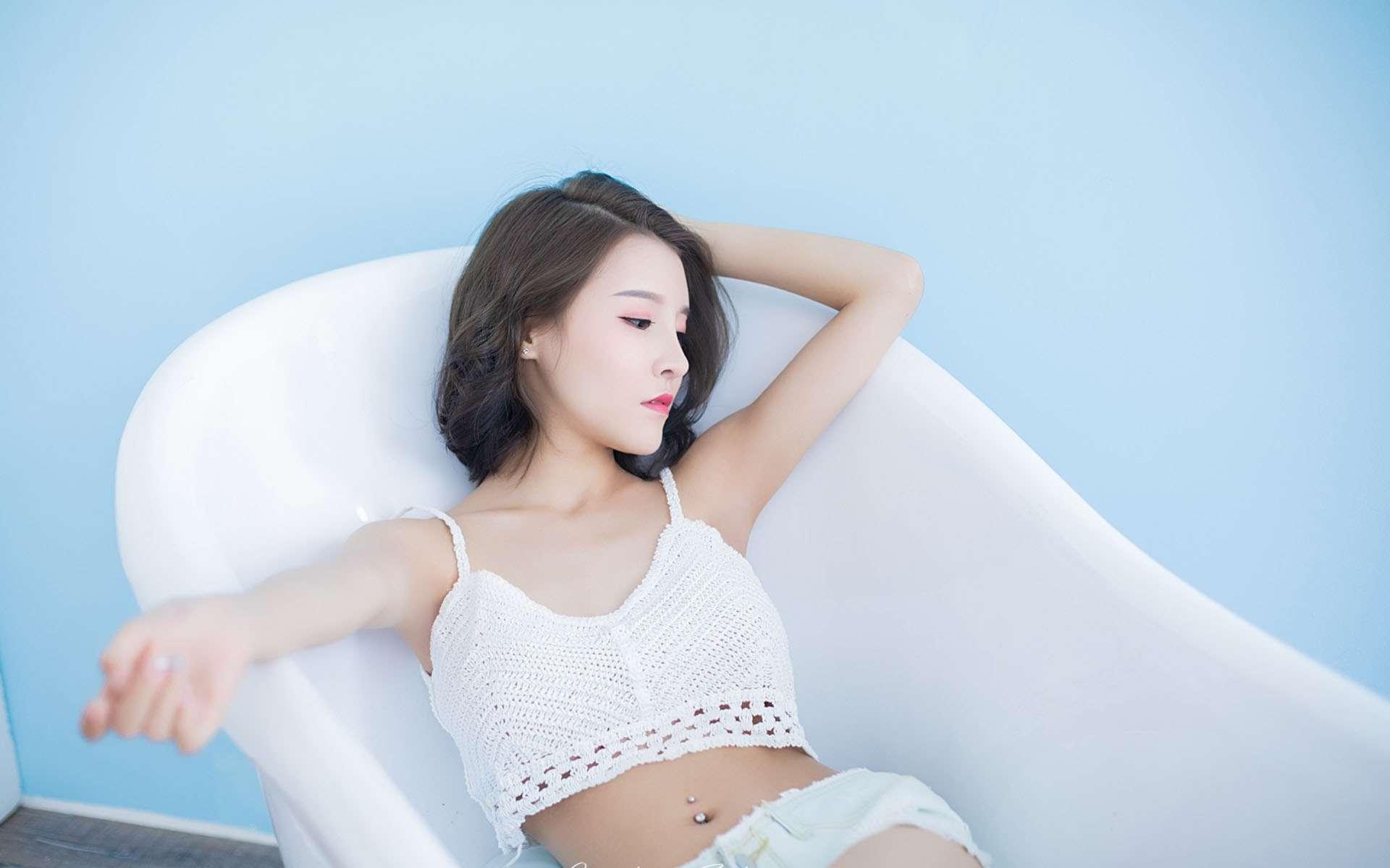 喝丰满女医生奶水电影