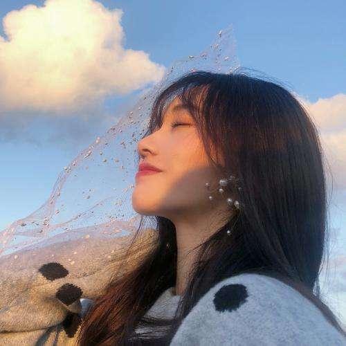 都跟著她