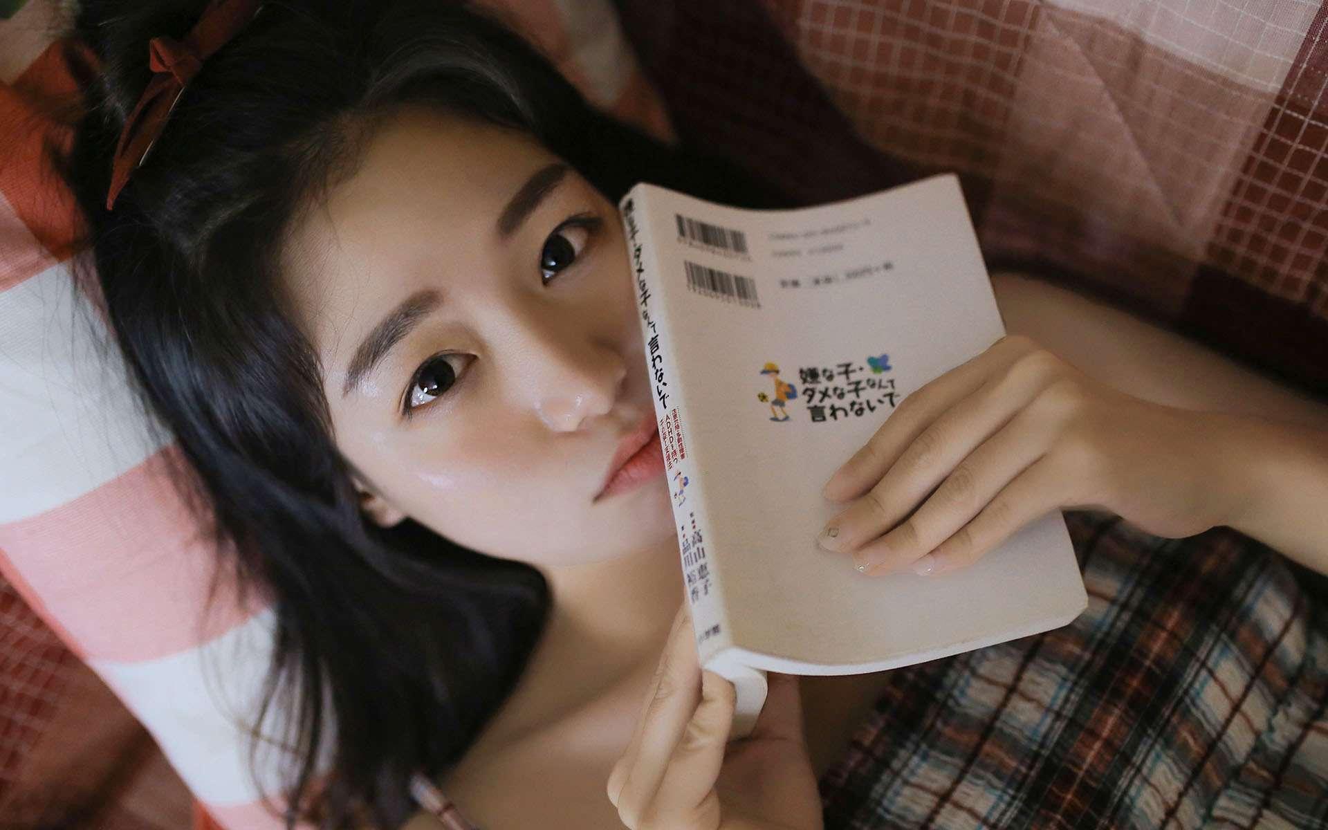 背后