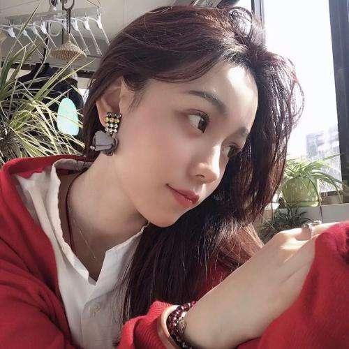年轻的女邻居2三级