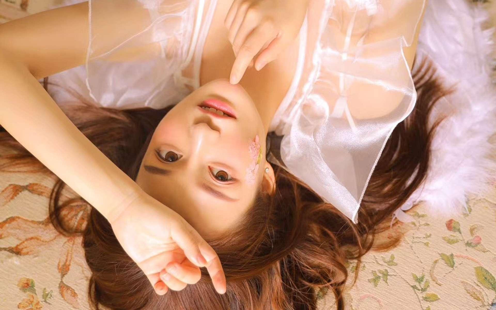 她把三個孩子帶走了