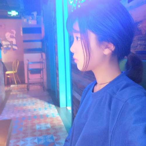日韩美女把尿口扒开让男人桶