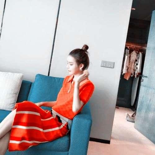 比基尼美女挠痒痒