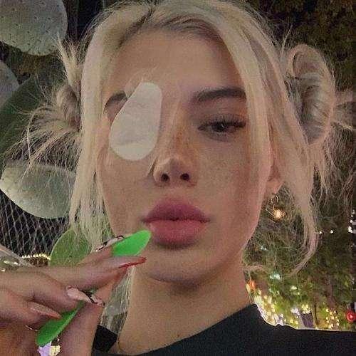 不斷掉坑里的蘇無限