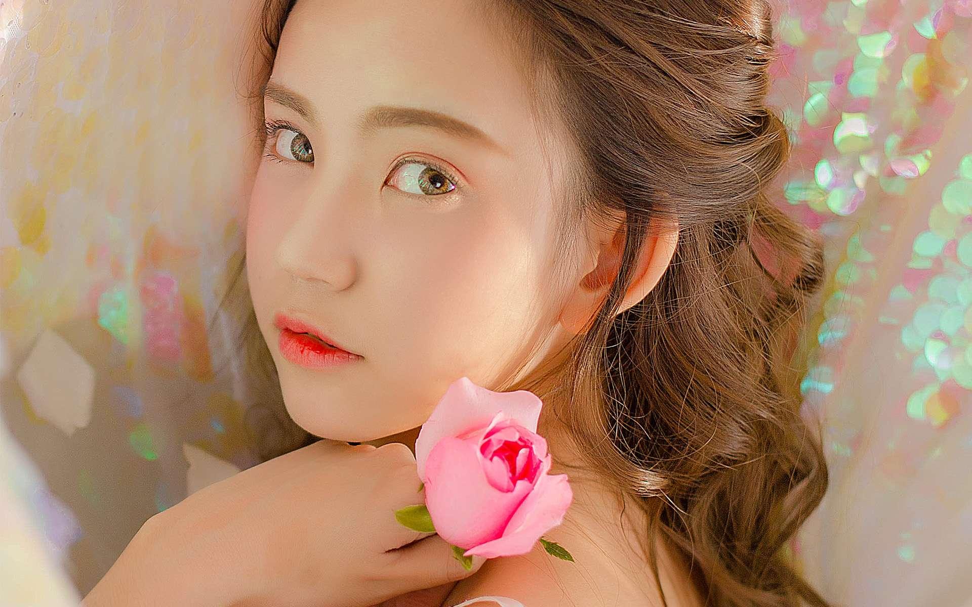 跟在她身后