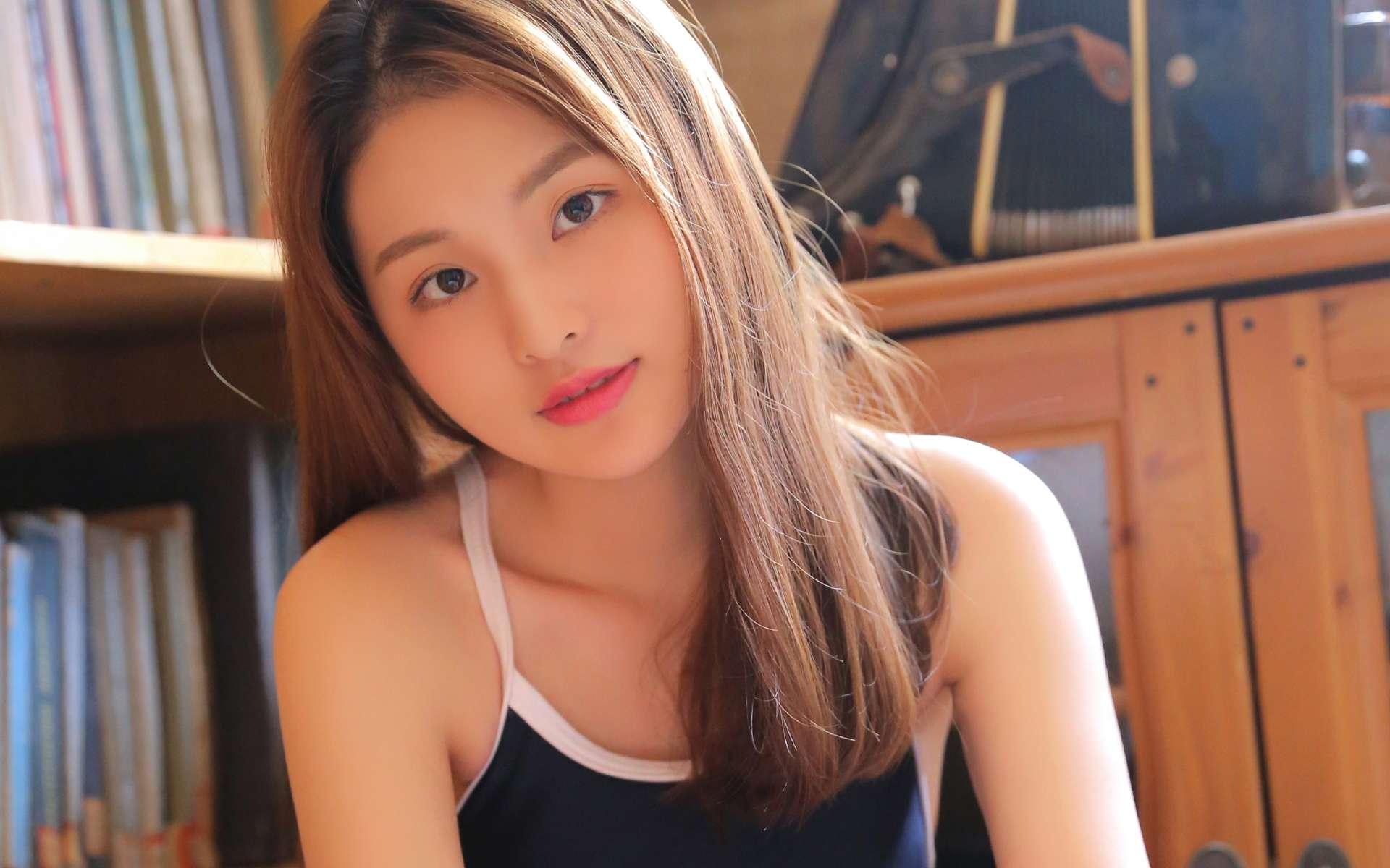 她是中年婦人了