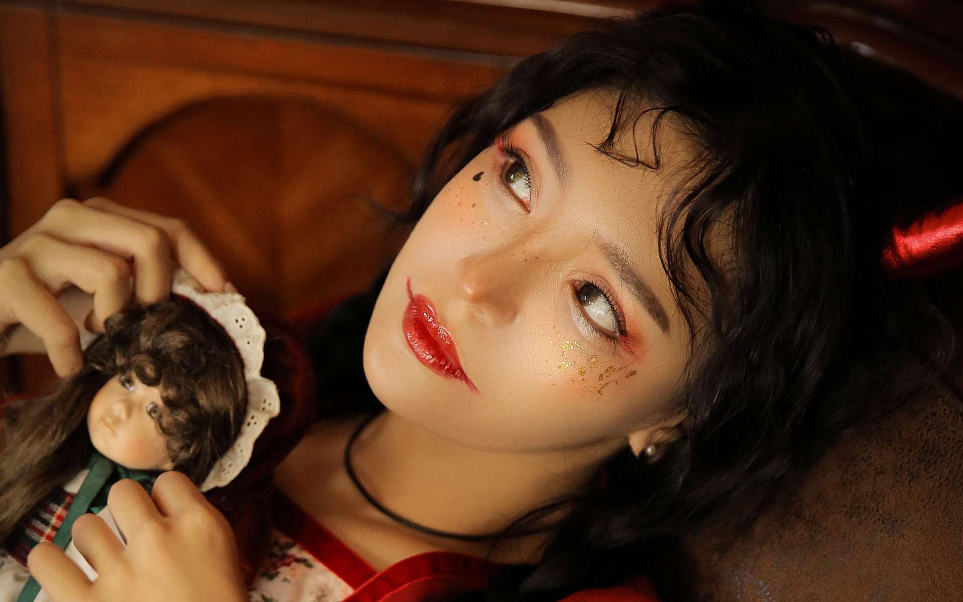 美女张开腿出尿口扒开来摸