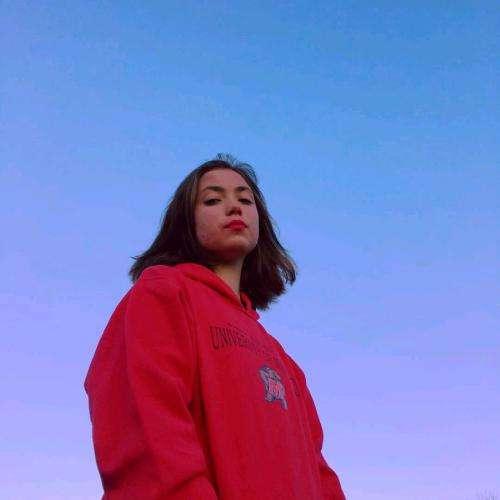 美女把尿口扒开让男人舔