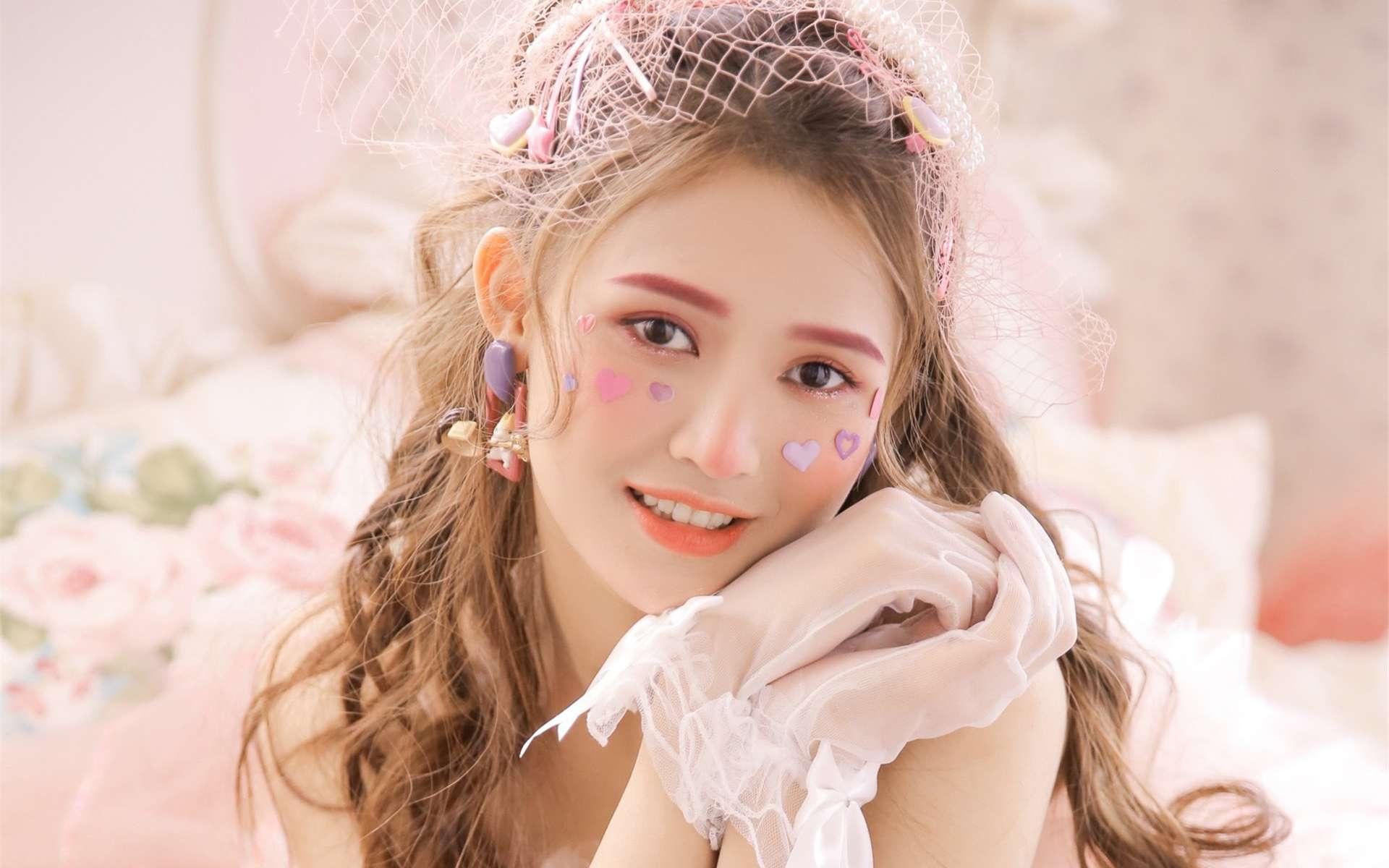 美女把腿扒开让男人捅