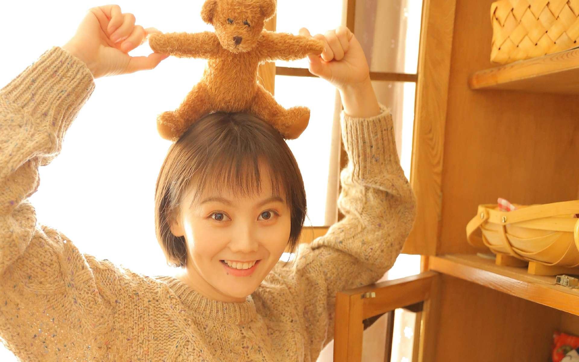 這天花板真白