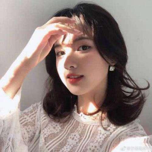 超清tp美眉女厕嘘嘘