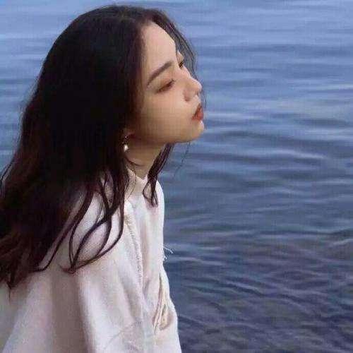 收到她親手織的圍巾