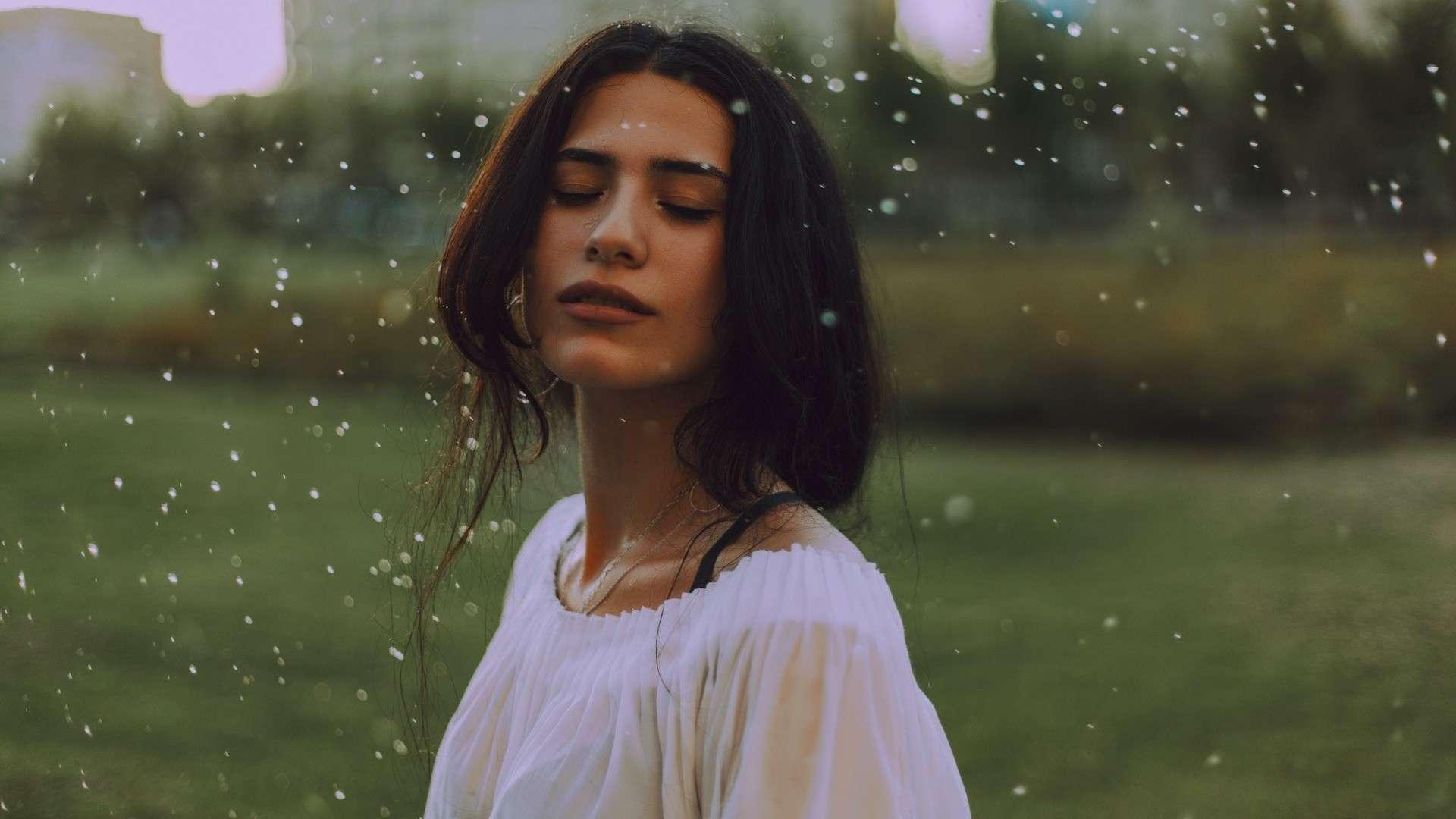 她的母親