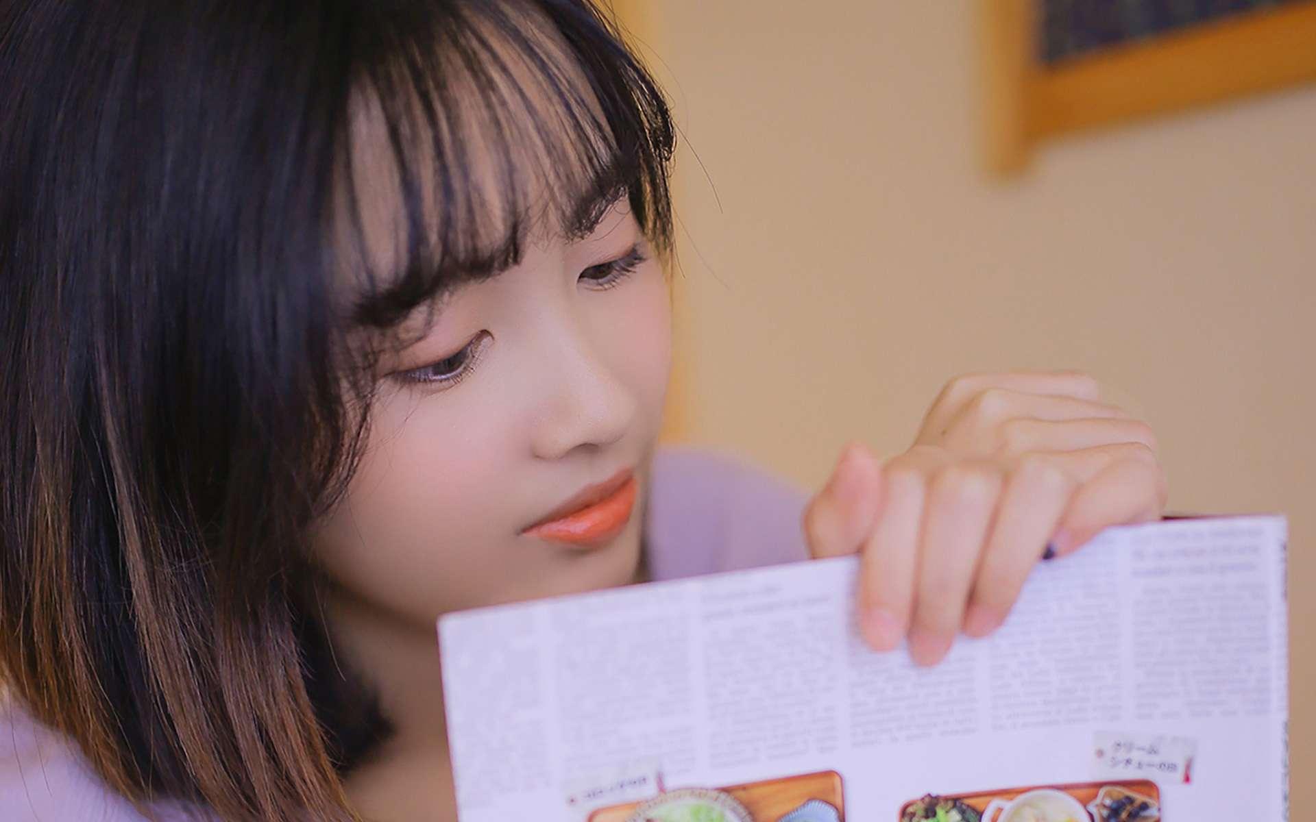 她是裝病的