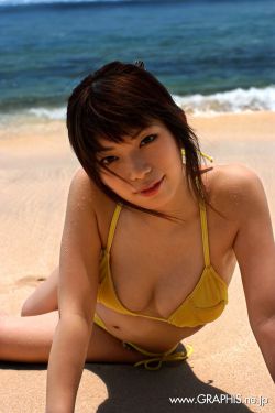她自己都是孩子