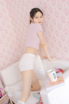 繞著她走