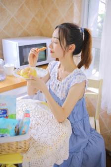 將她抱到床上