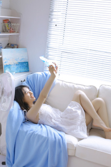 別纏著我
