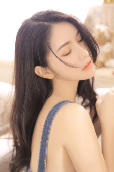 電話兩端的男女！
