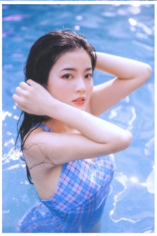 就是她